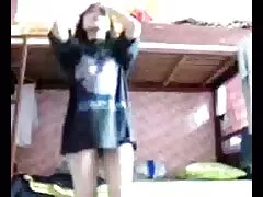 シリコンのおっぱいを持つ女の子は彼女の下着を脱ぎ、彼女のお尻にディルドを押す 女性 専用 無料 av 動画